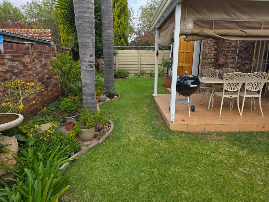 2 Bedroom Property for Sale in Langenhovenpark Free State